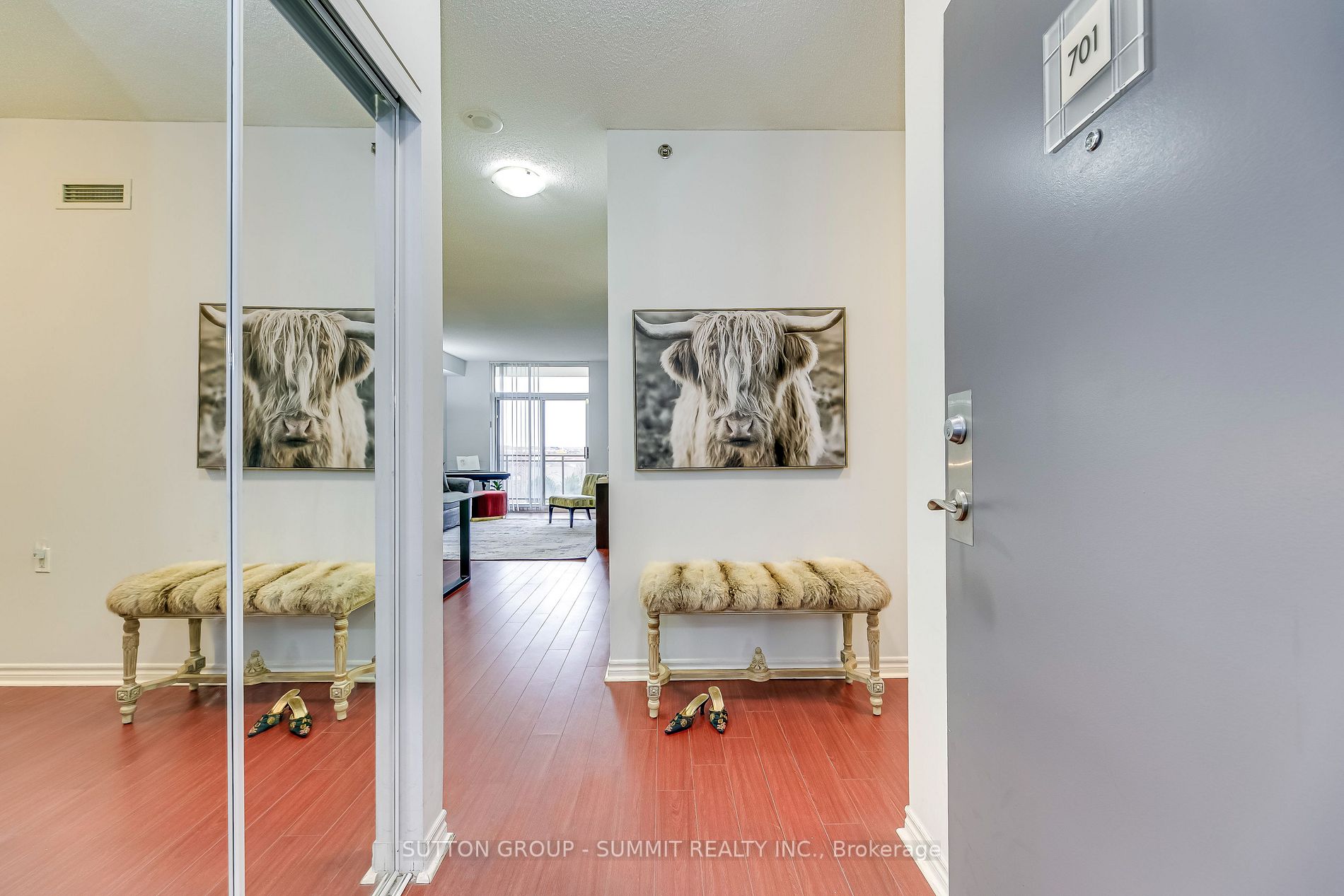 810 Scollard Crt, #701