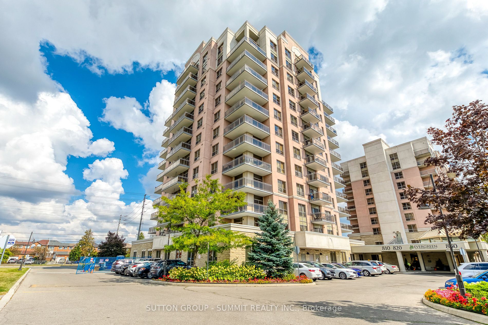 810 Scollard Crt, #701