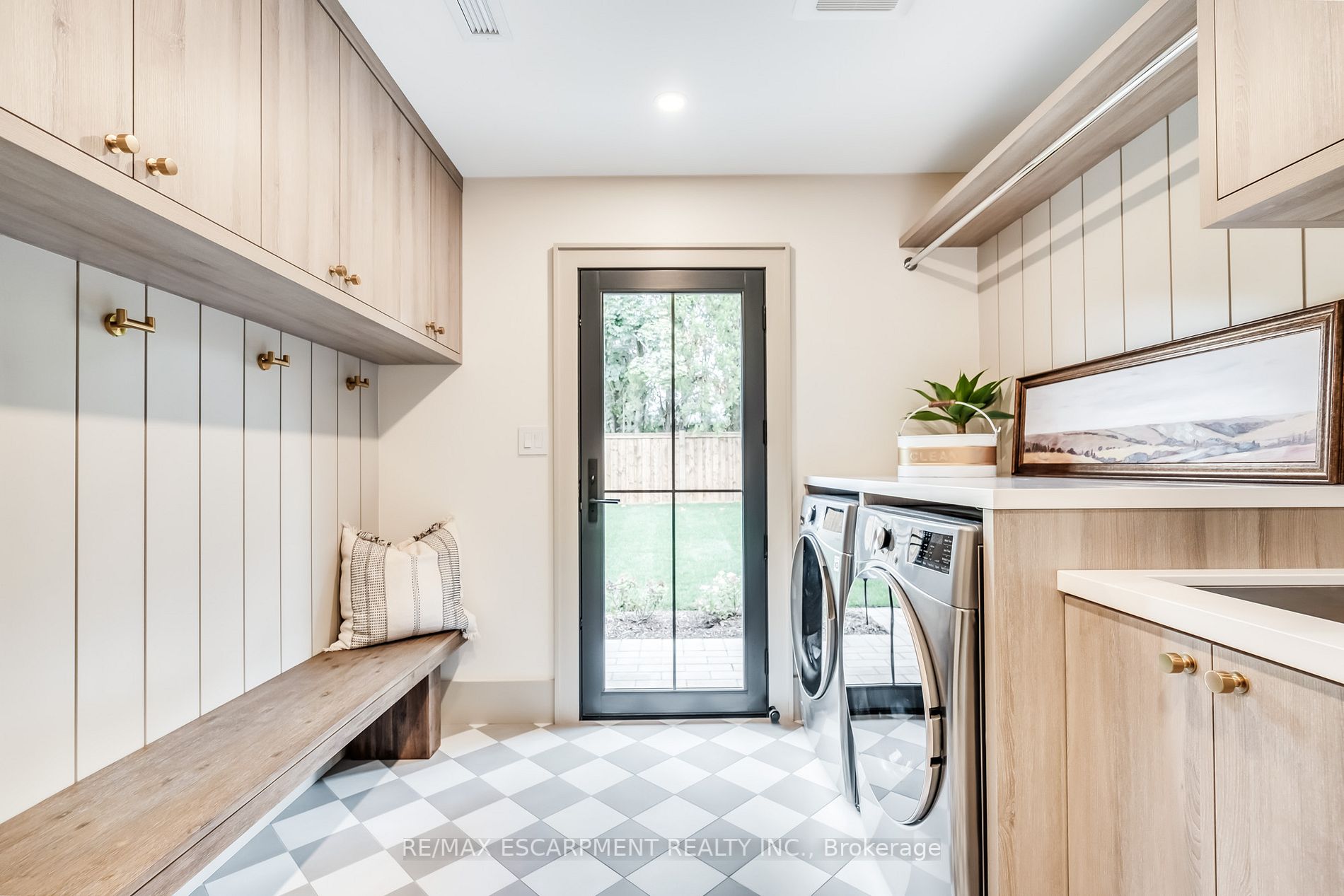 369 Swinburne Road