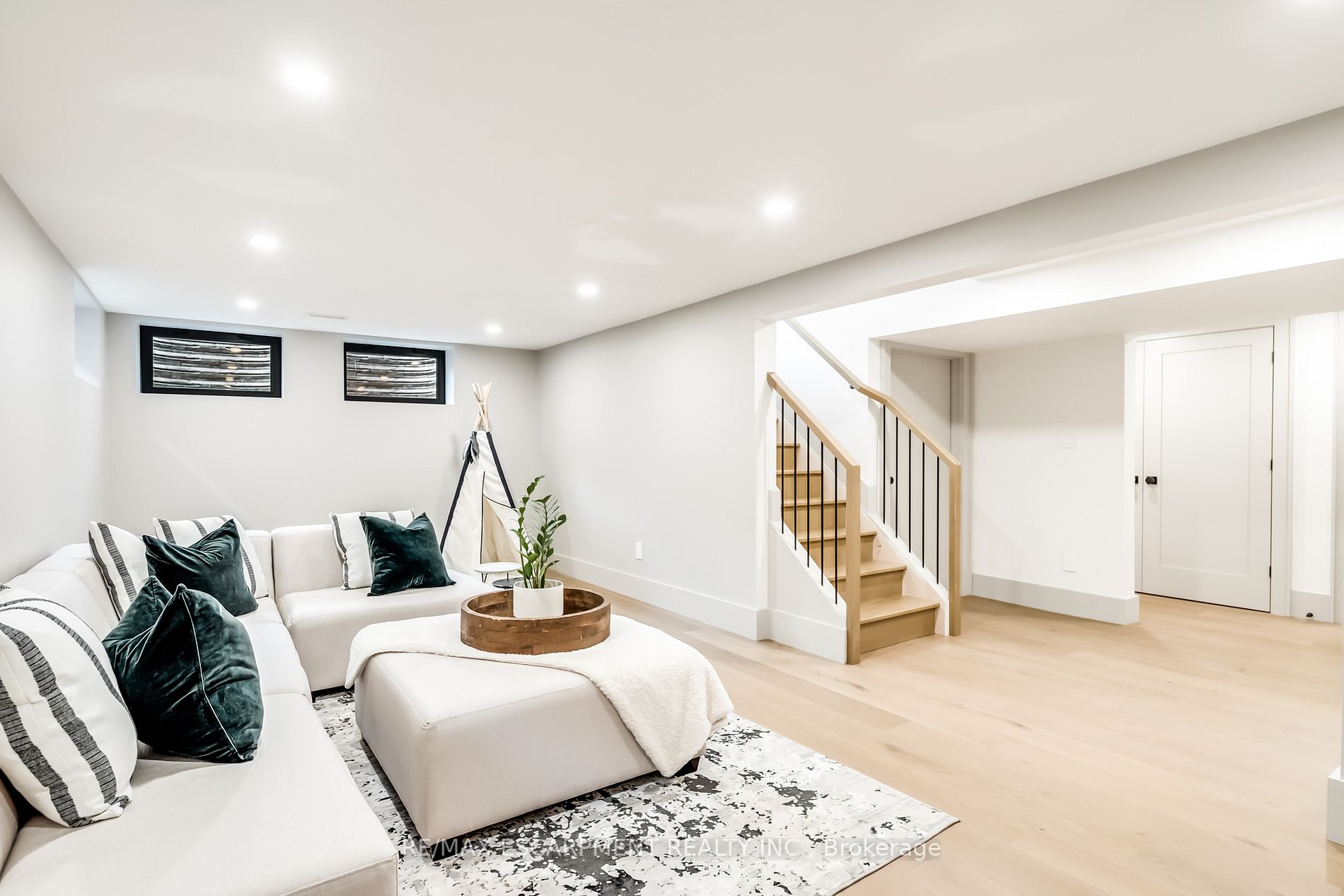 369 Swinburne Road