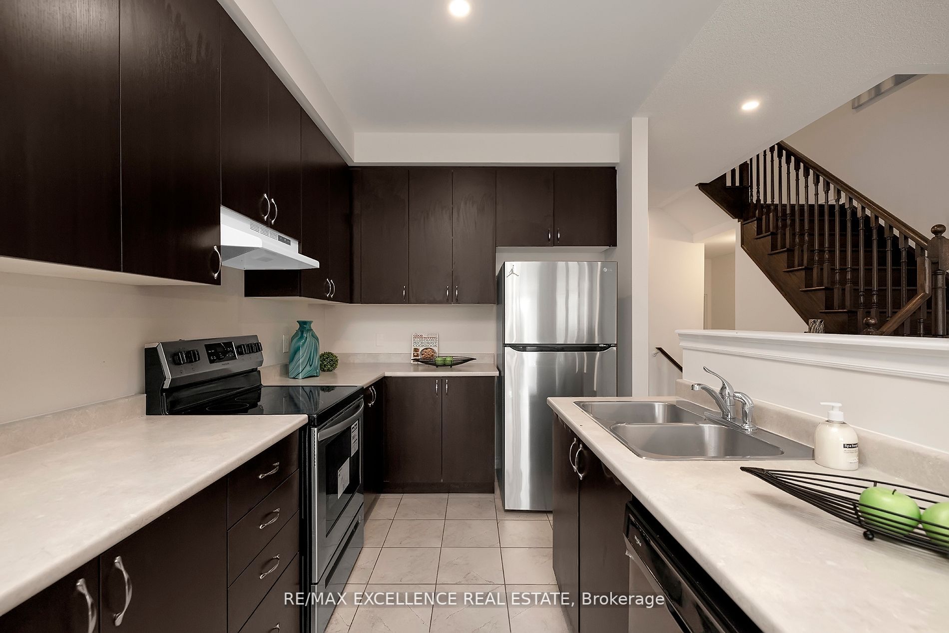 9 Sparrowbrook St