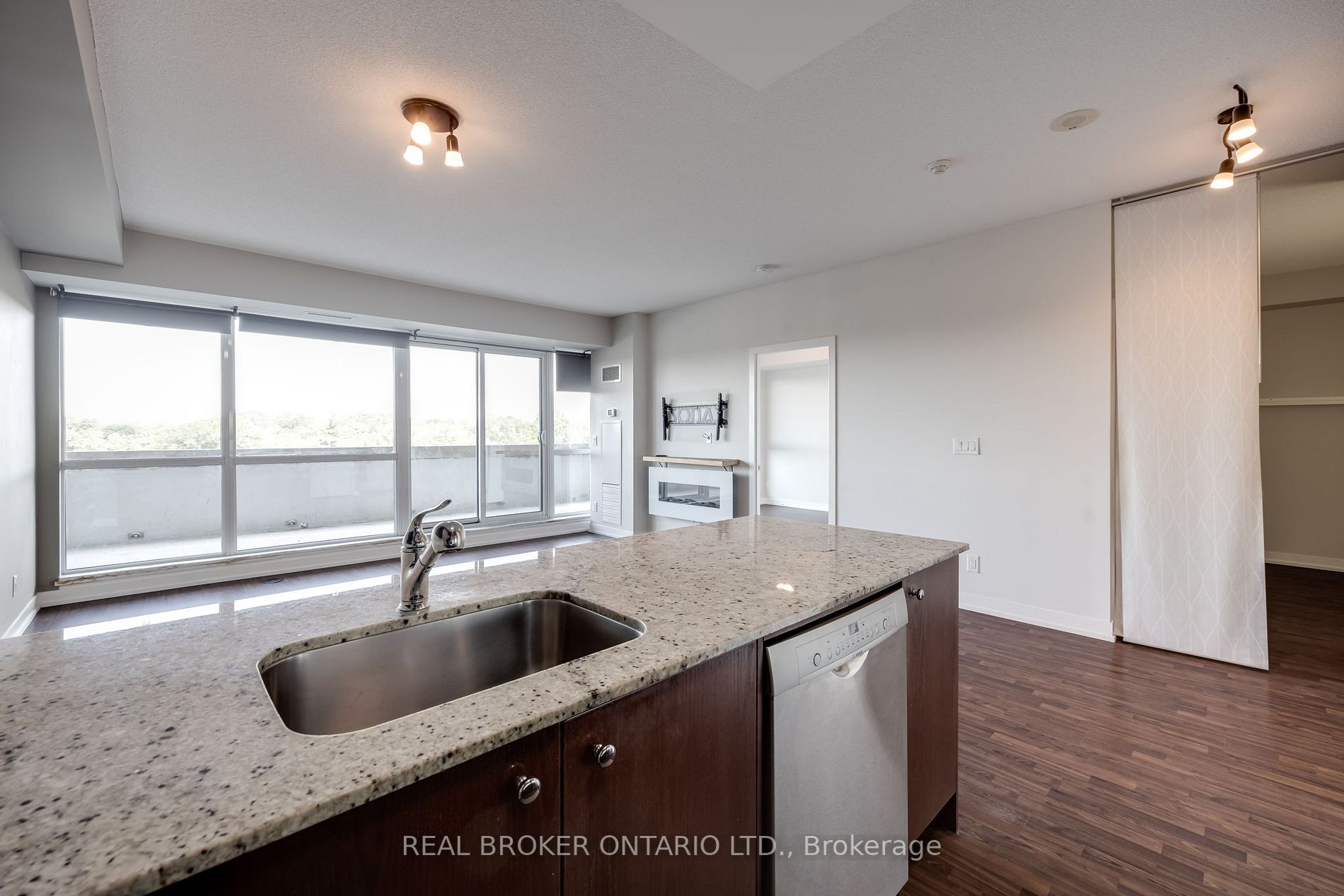 5101 Dundas St W, #511