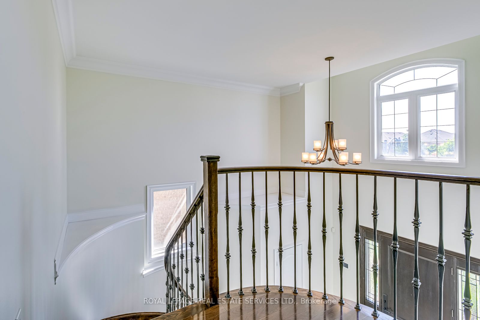 1152 Jezero Crescent