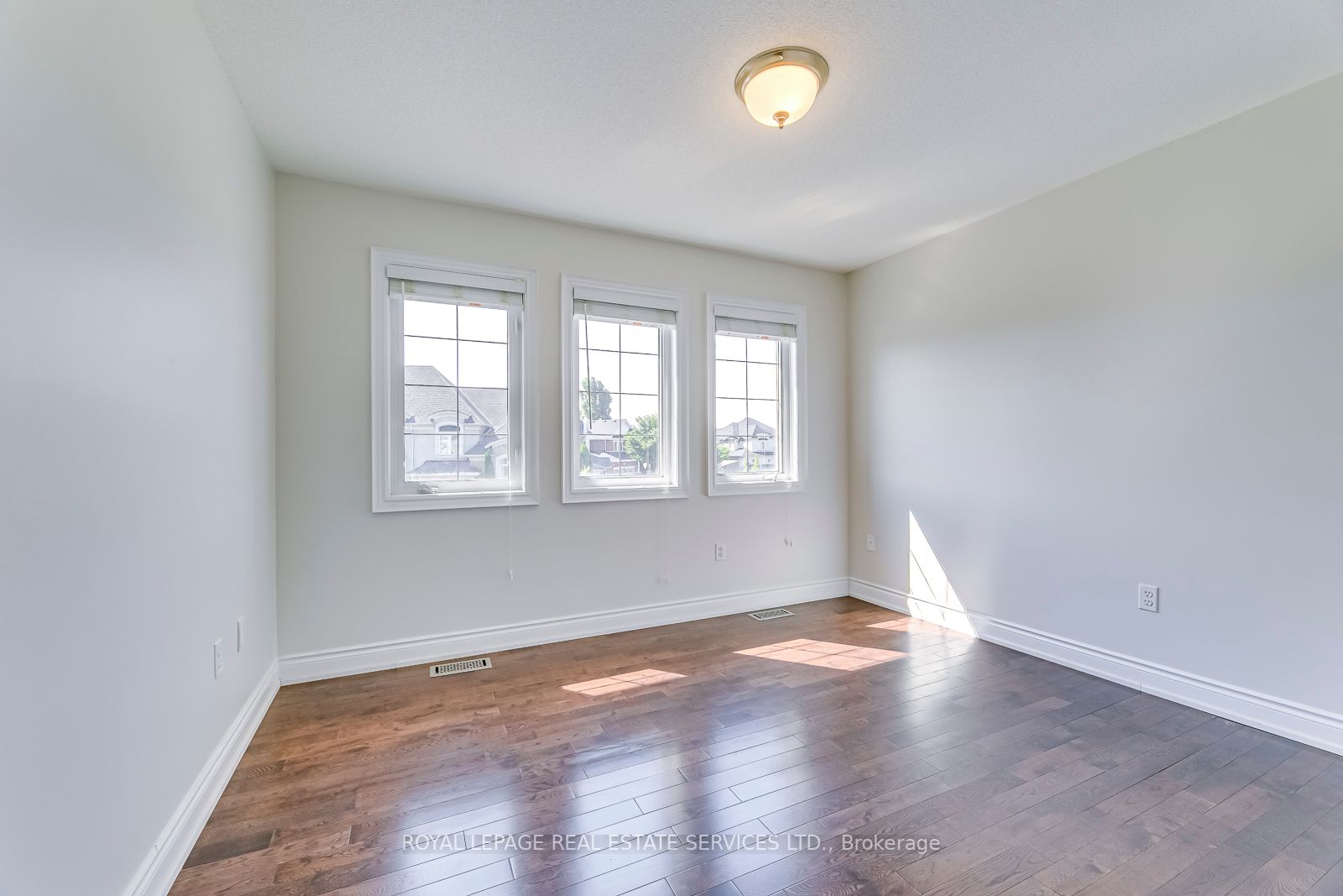 1152 Jezero Crescent