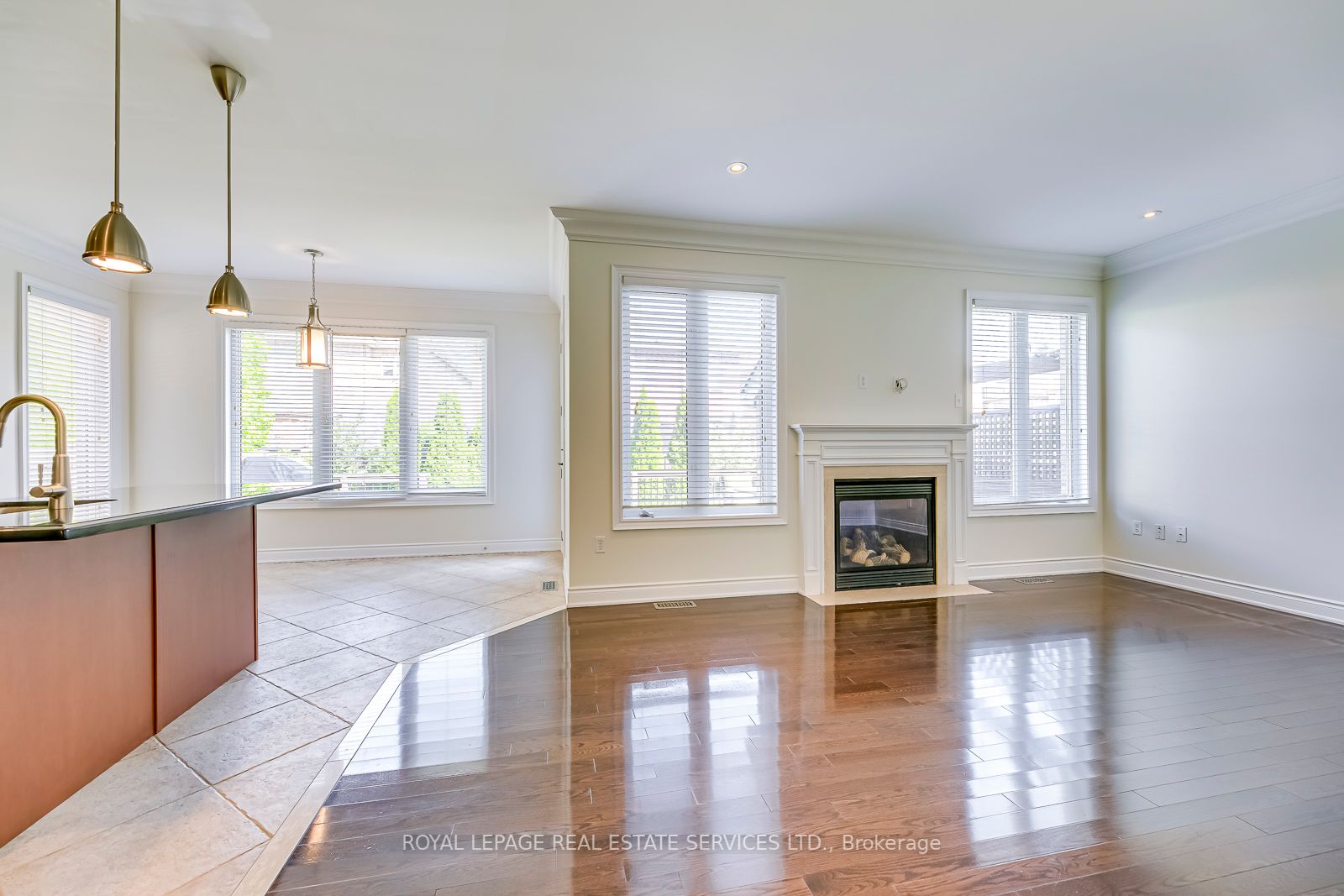 1152 Jezero Crescent