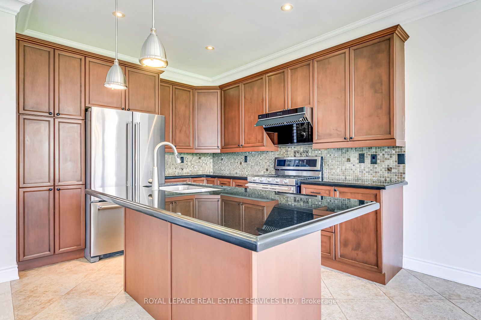 1152 Jezero Crescent