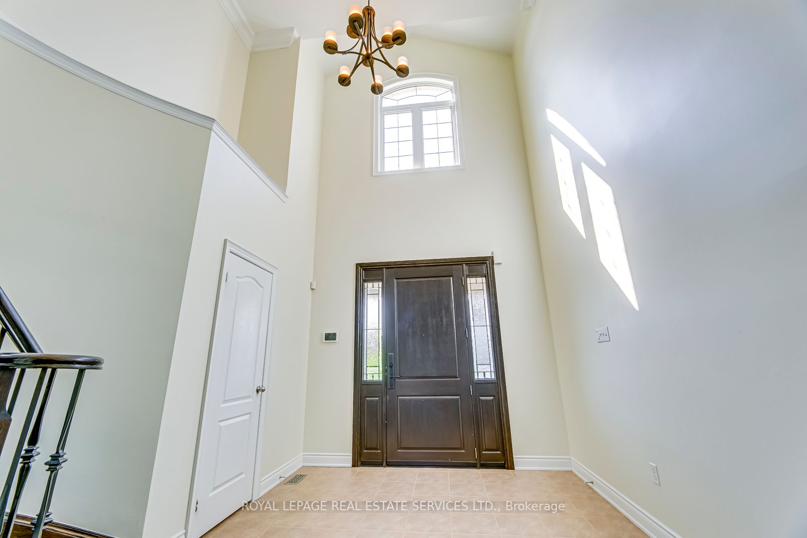 1152 Jezero Crescent