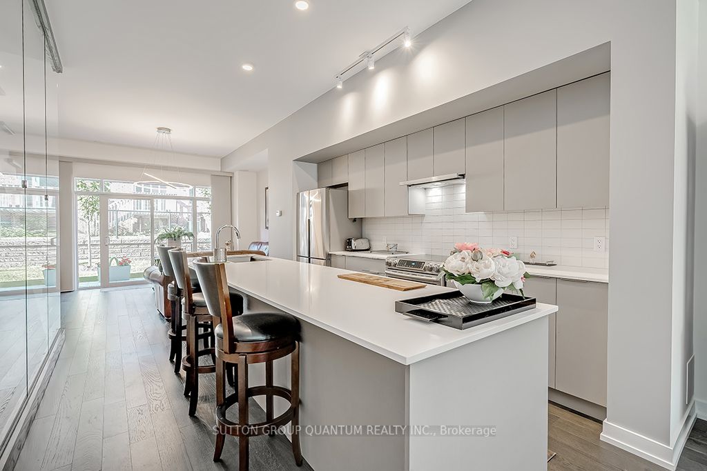 3074 Sixth Line, #236