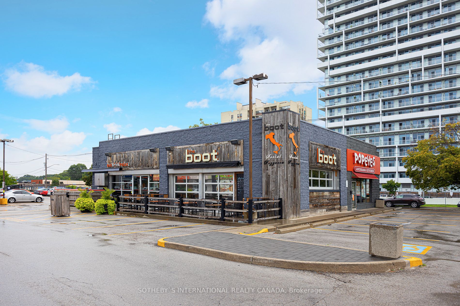 579 Kerr St, #13