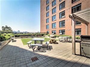 60 Heintzman St, #1613