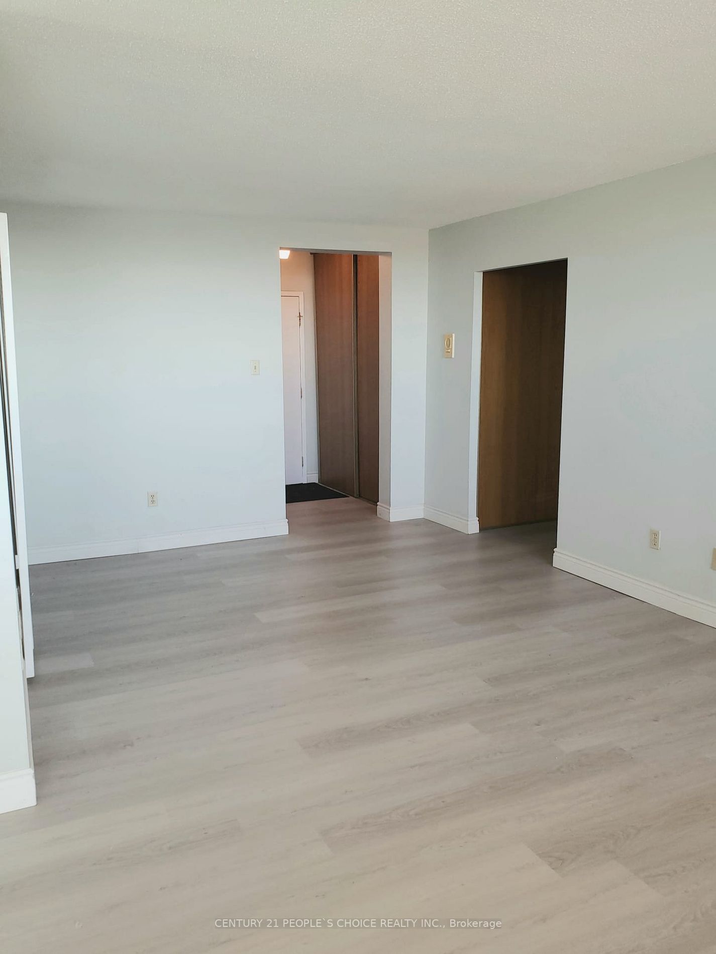 3533 Derry Road E, #801
