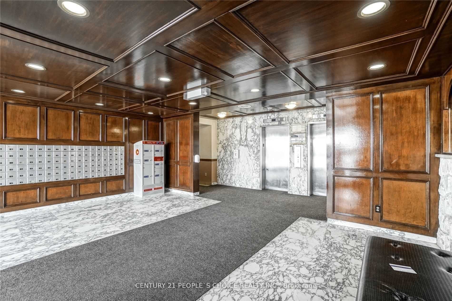 3533 Derry Road E, #801