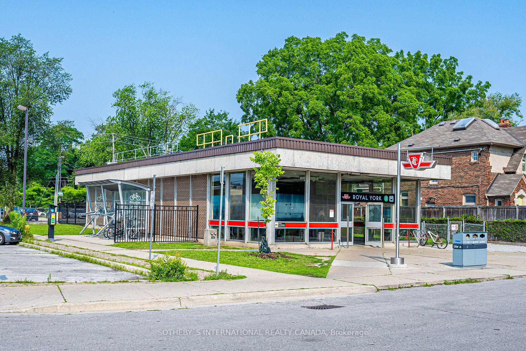 220 Prince Edward Drive S