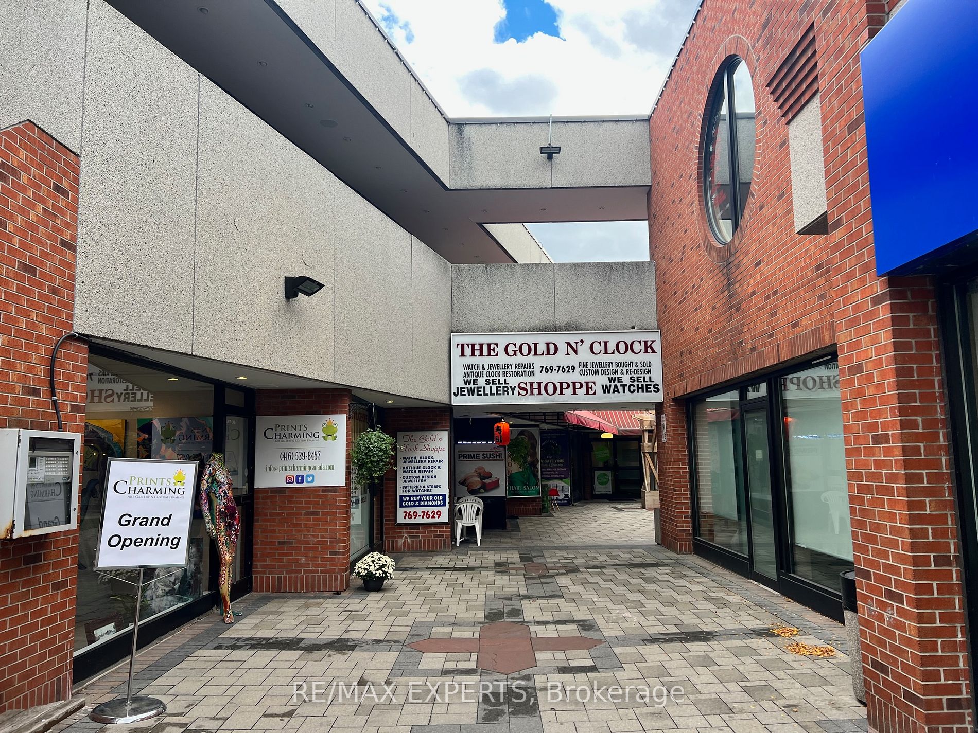 2323 Bloor St, #105