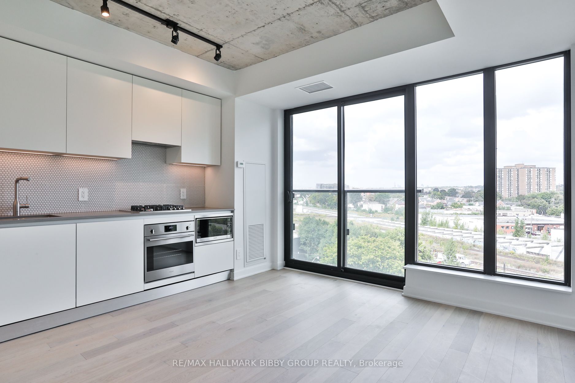 2720 Dundas St W, #706