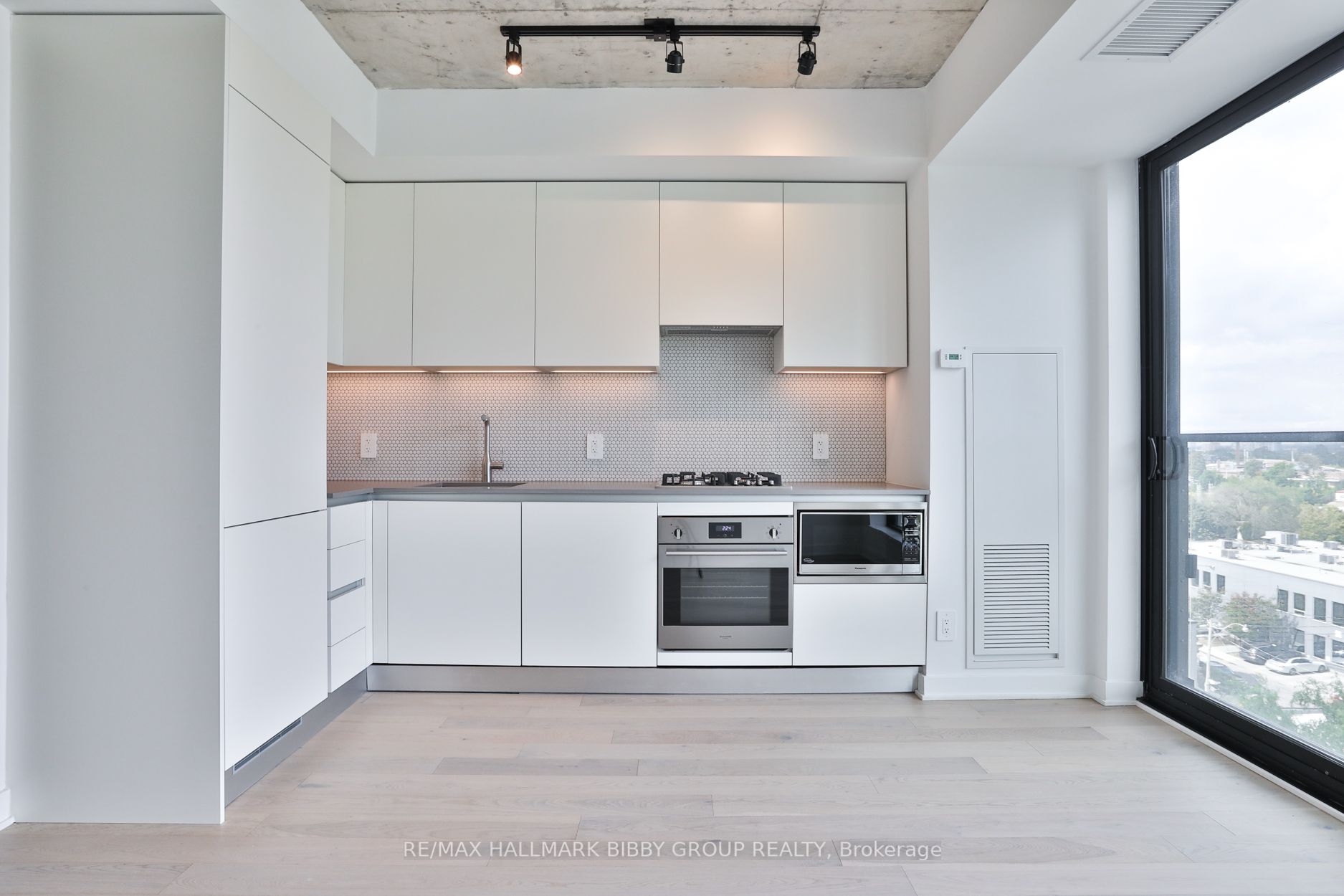 2720 Dundas St W, #706