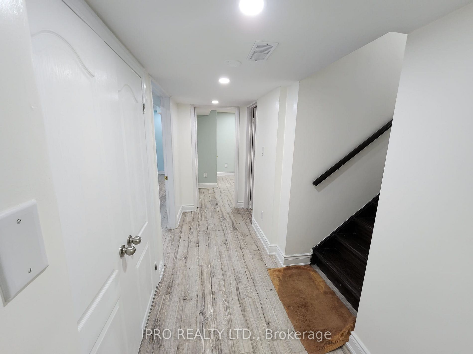 72 Commodore Dr