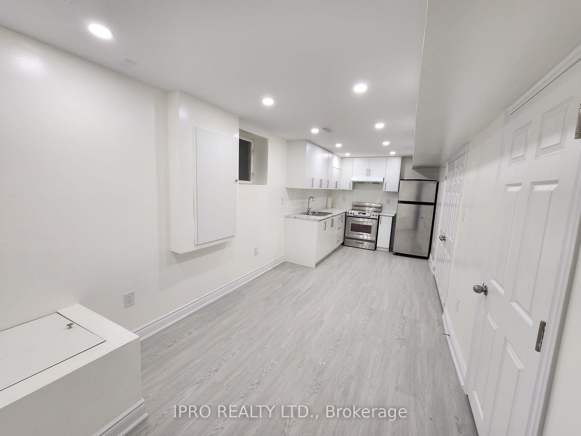 72 Commodore Dr