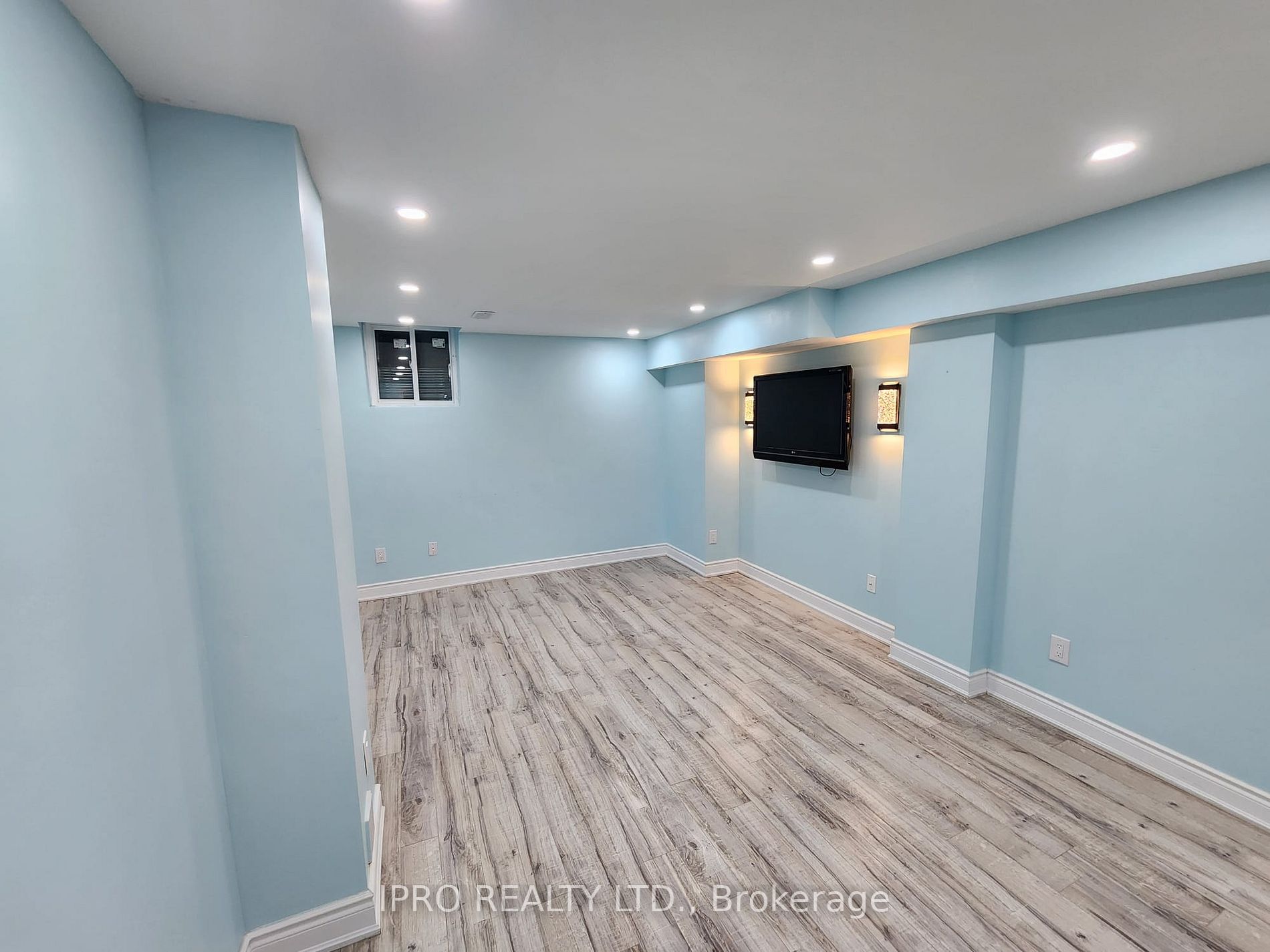 72 Commodore Dr