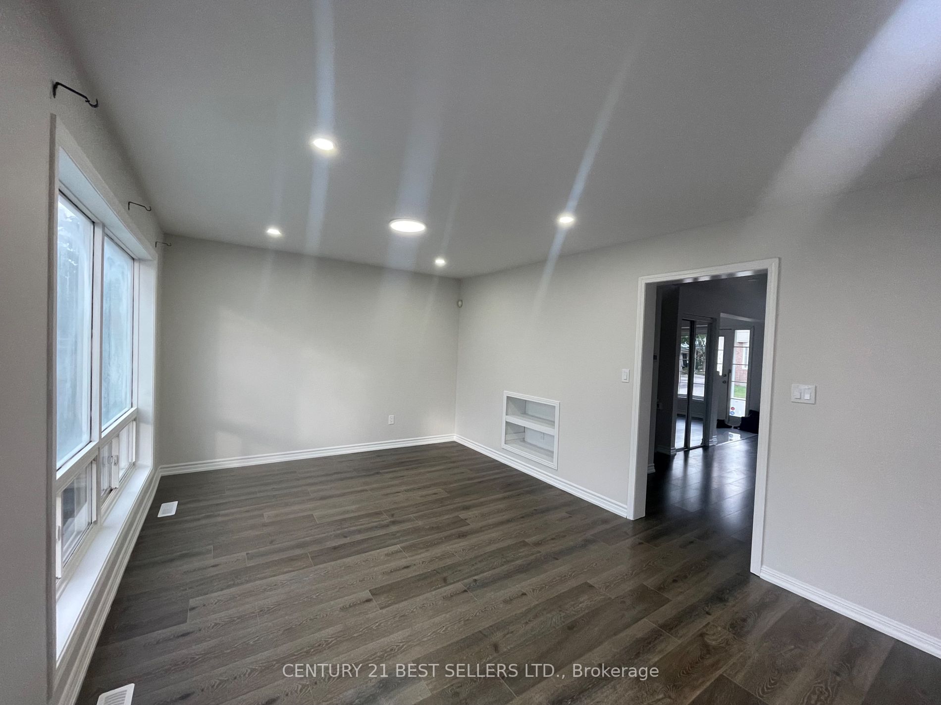 5585 Thorn Lane