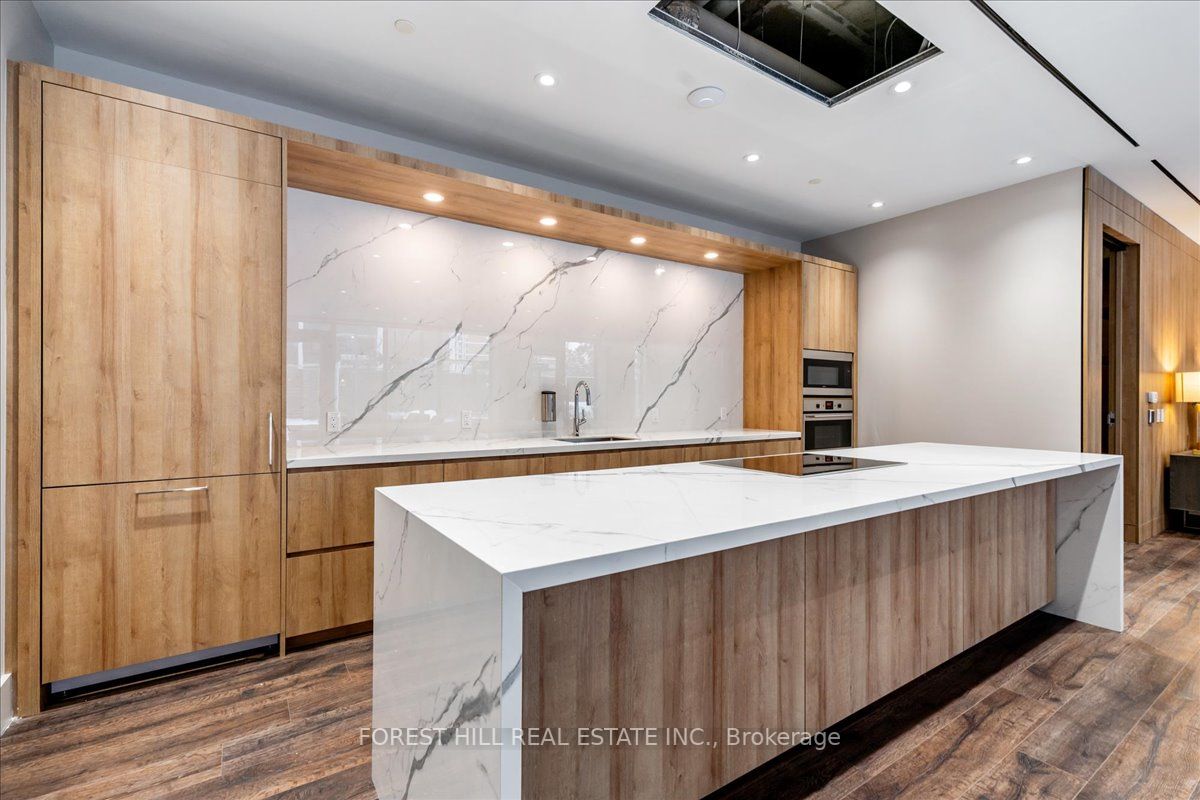 21 Park Street E, #209