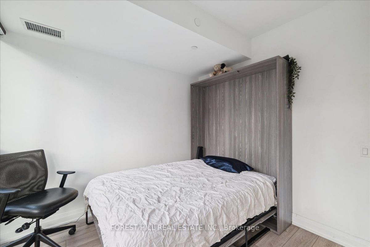 21 Park Street E, #209