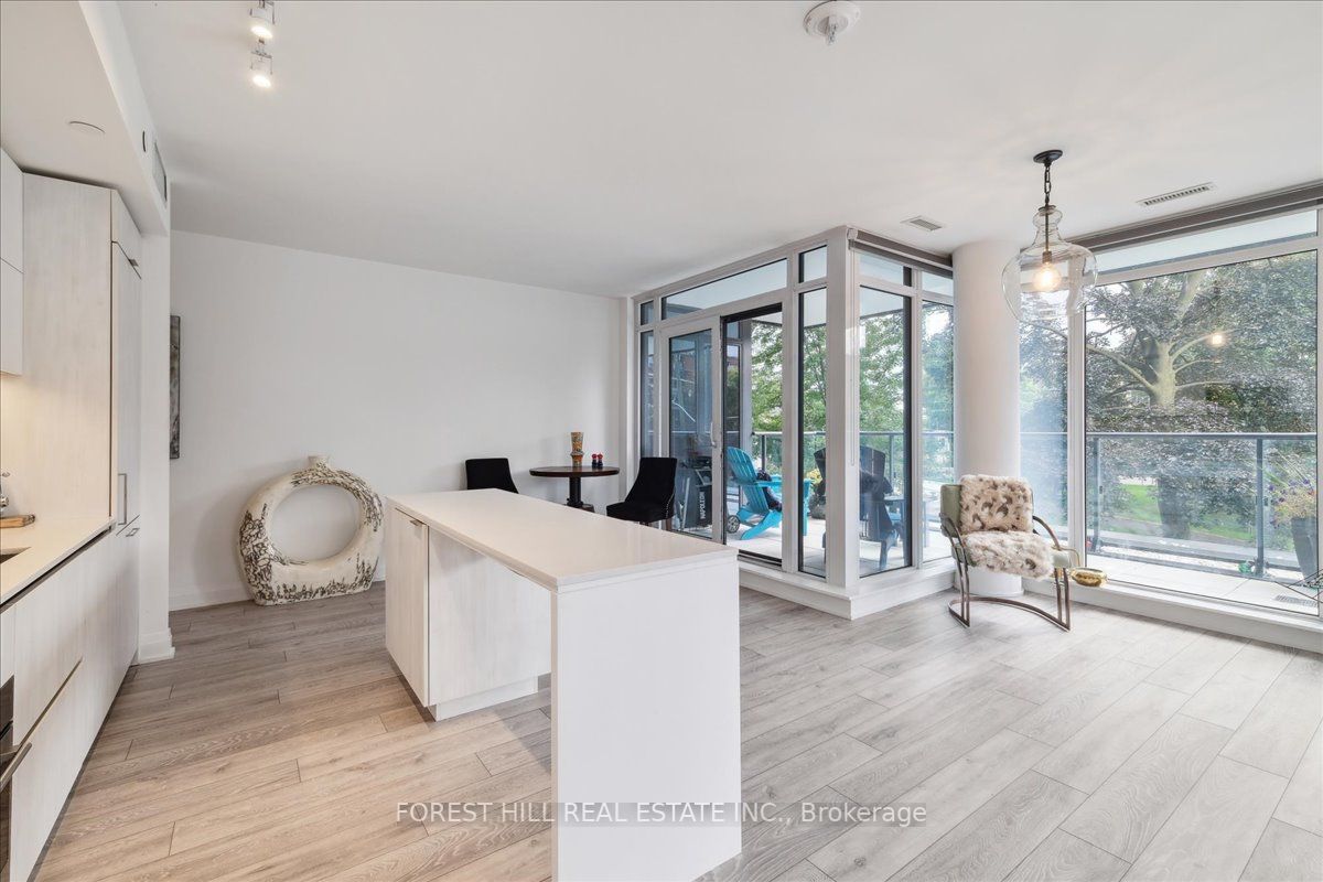 21 Park Street E, #209