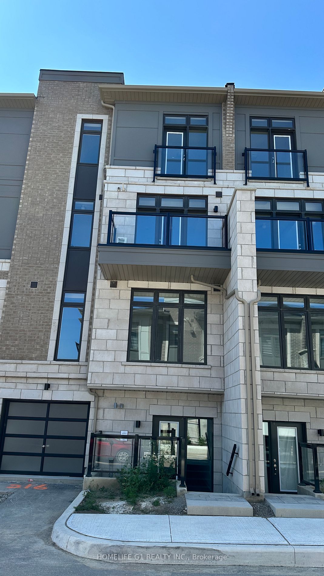 30 Halliford Pl, #213