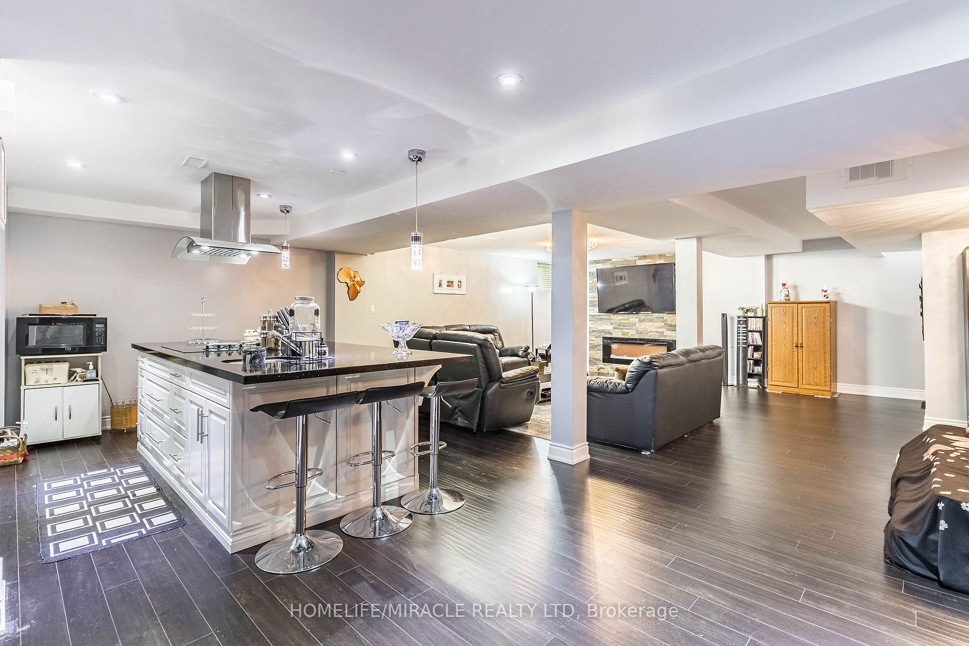 181 Brisdale Dr