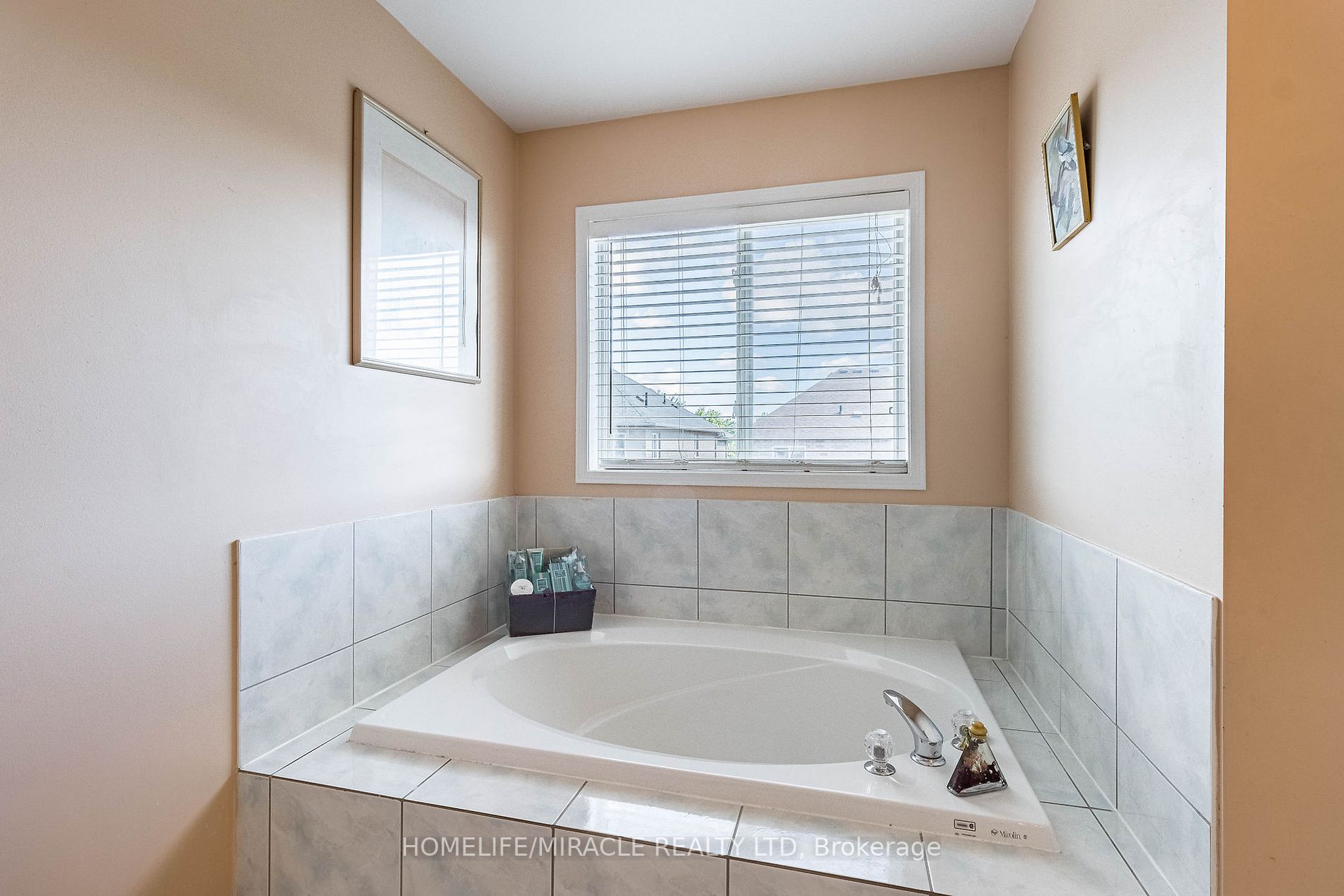 181 Brisdale Dr