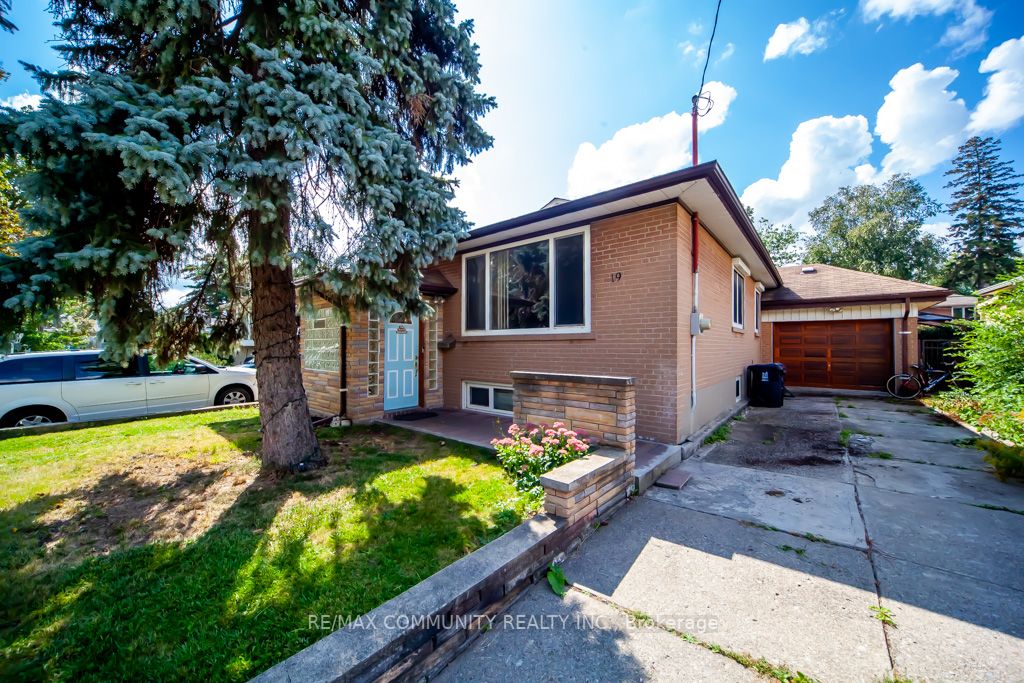 19 Buckhorn Pl W