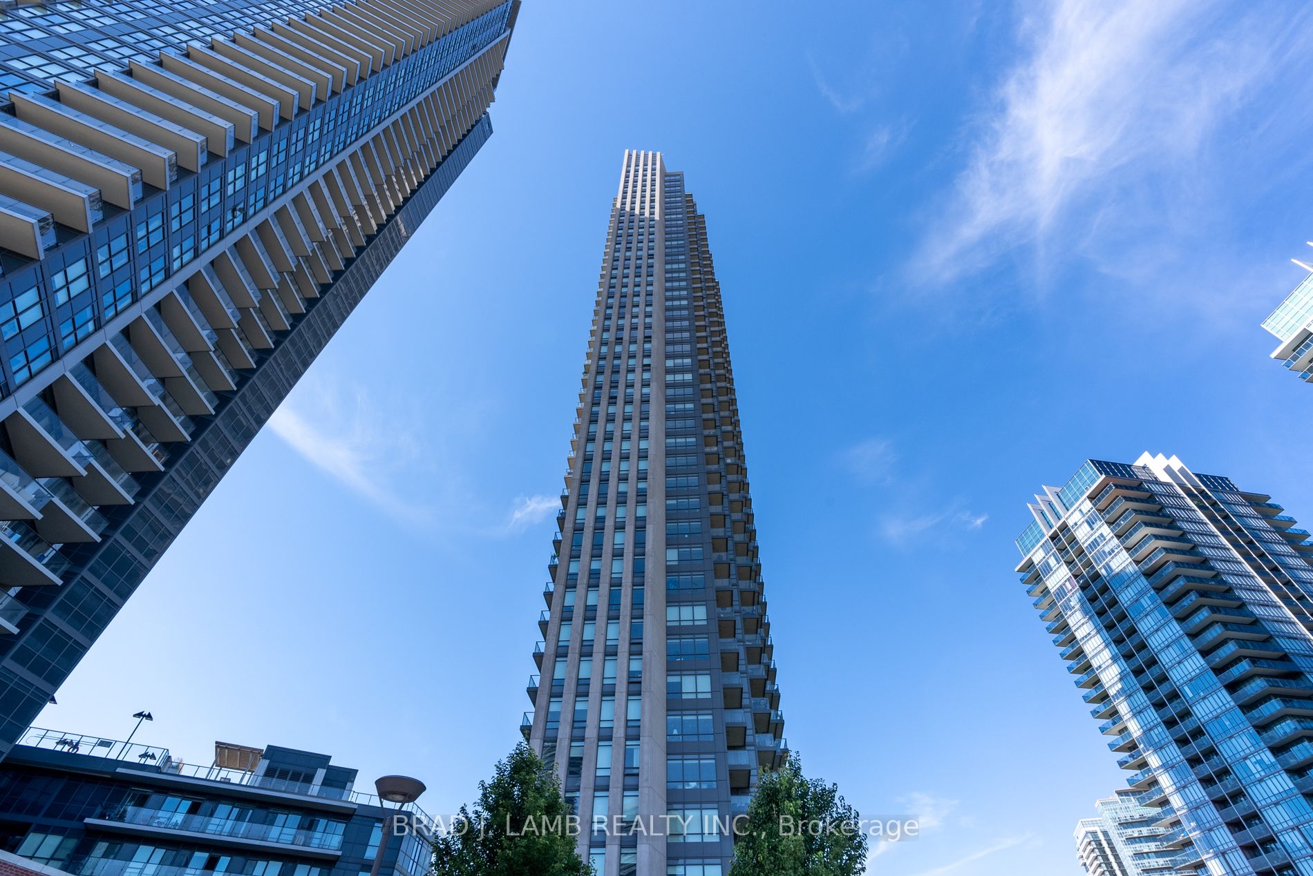 36 PARK LAWN Road, #LPH4303