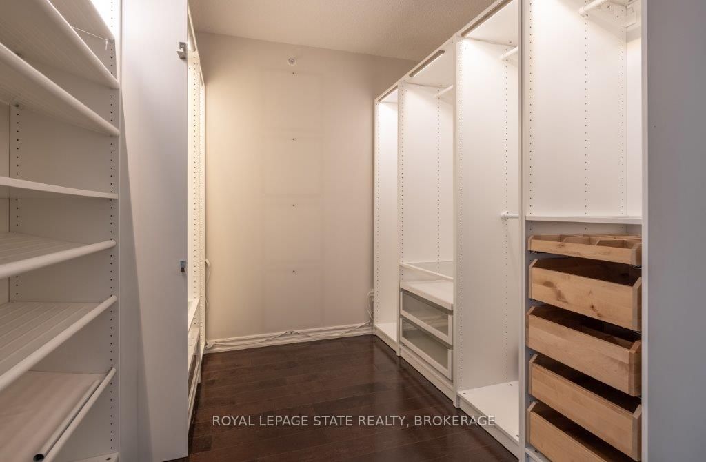 2045 APPLEBY Line, #405