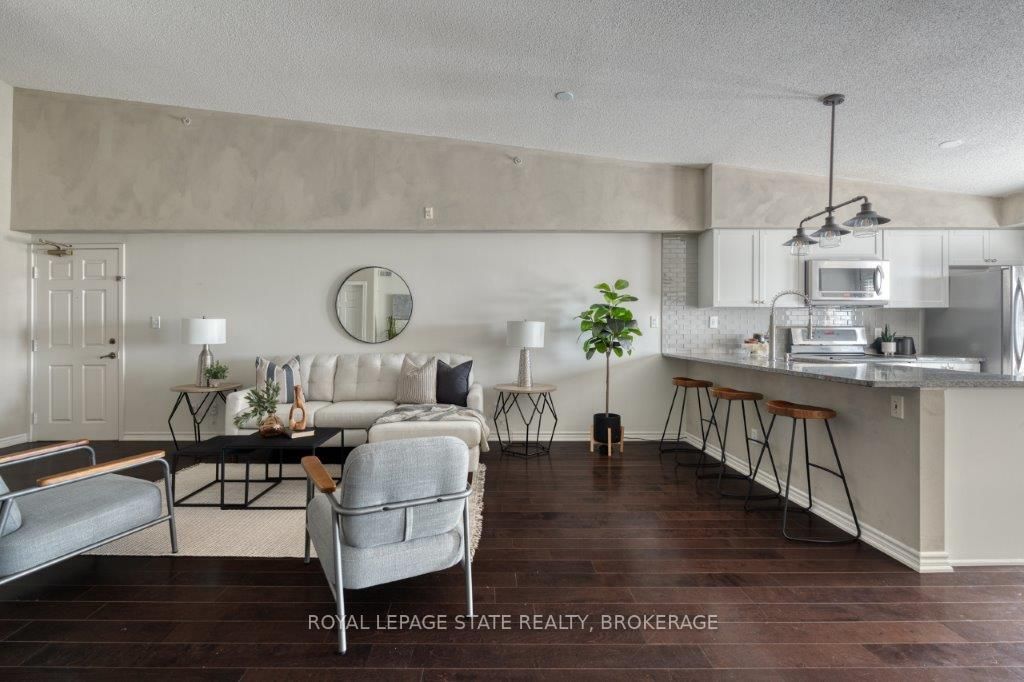 2045 APPLEBY Line, #405