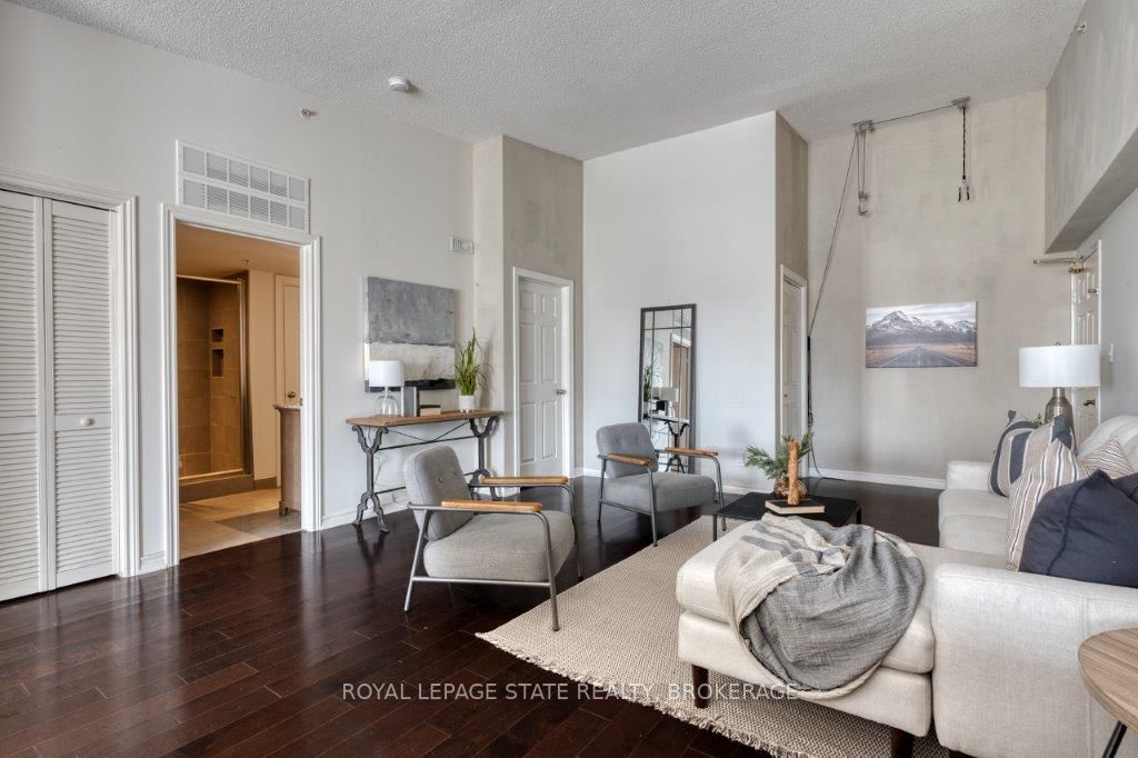 2045 APPLEBY Line, #405