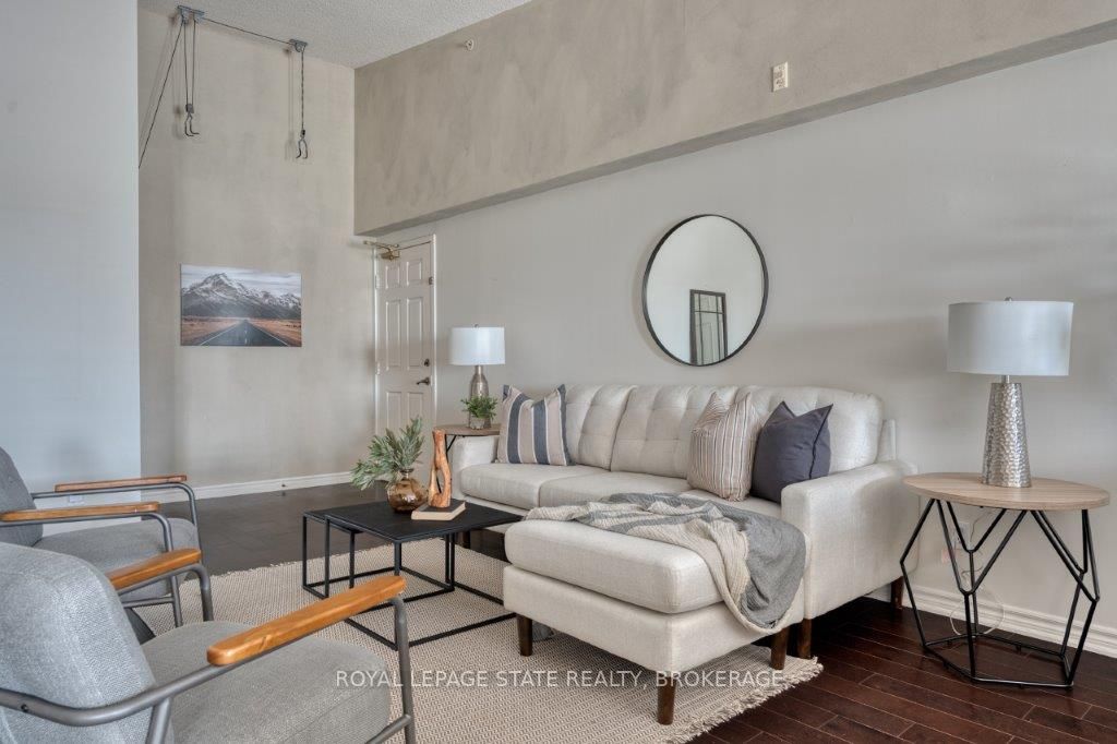 2045 APPLEBY Line, #405