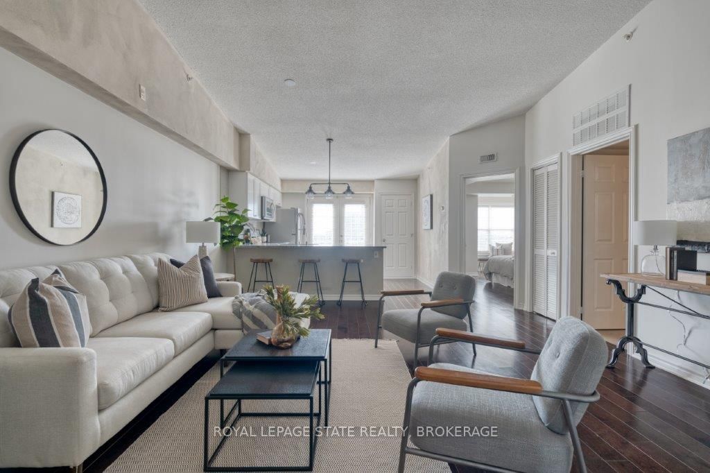 2045 APPLEBY Line, #405