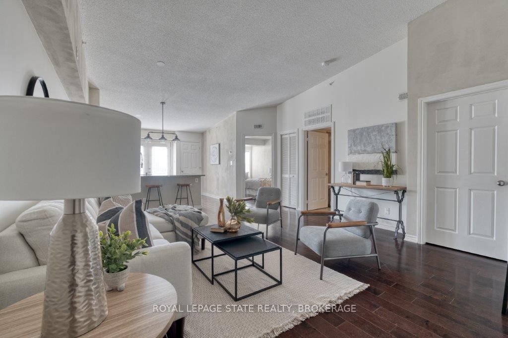 2045 APPLEBY Line, #405