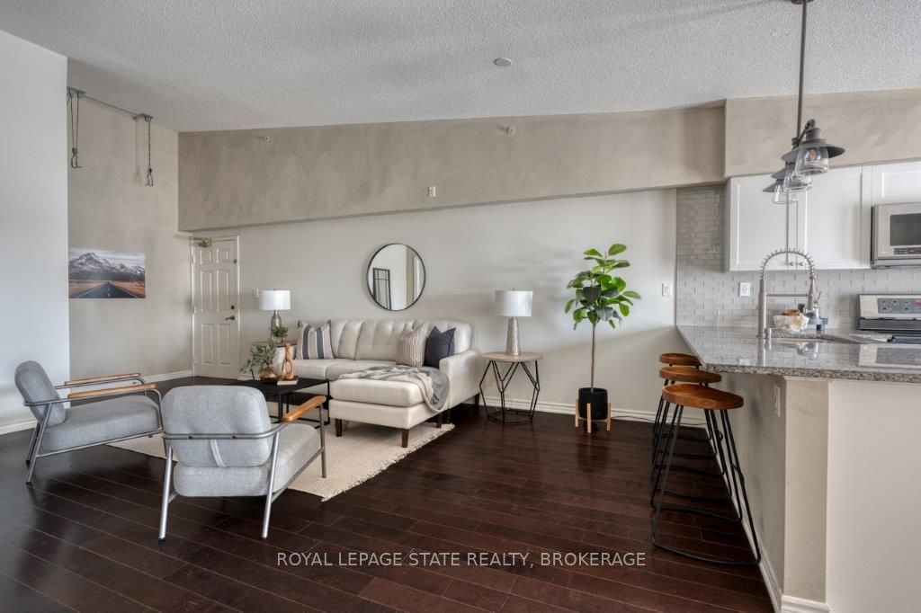 2045 APPLEBY Line, #405