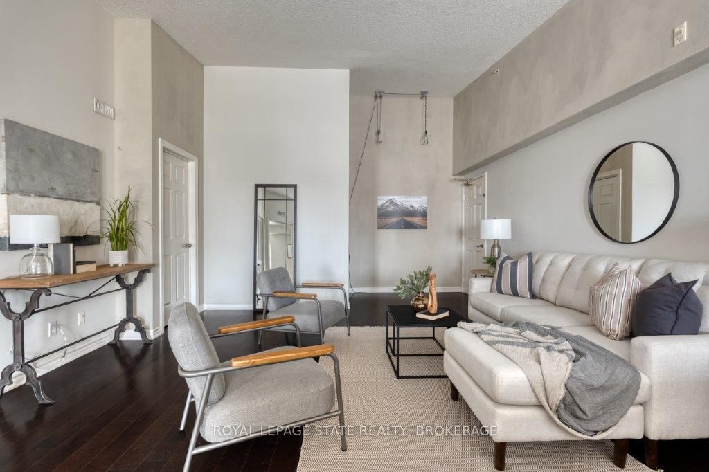 2045 APPLEBY Line, #405