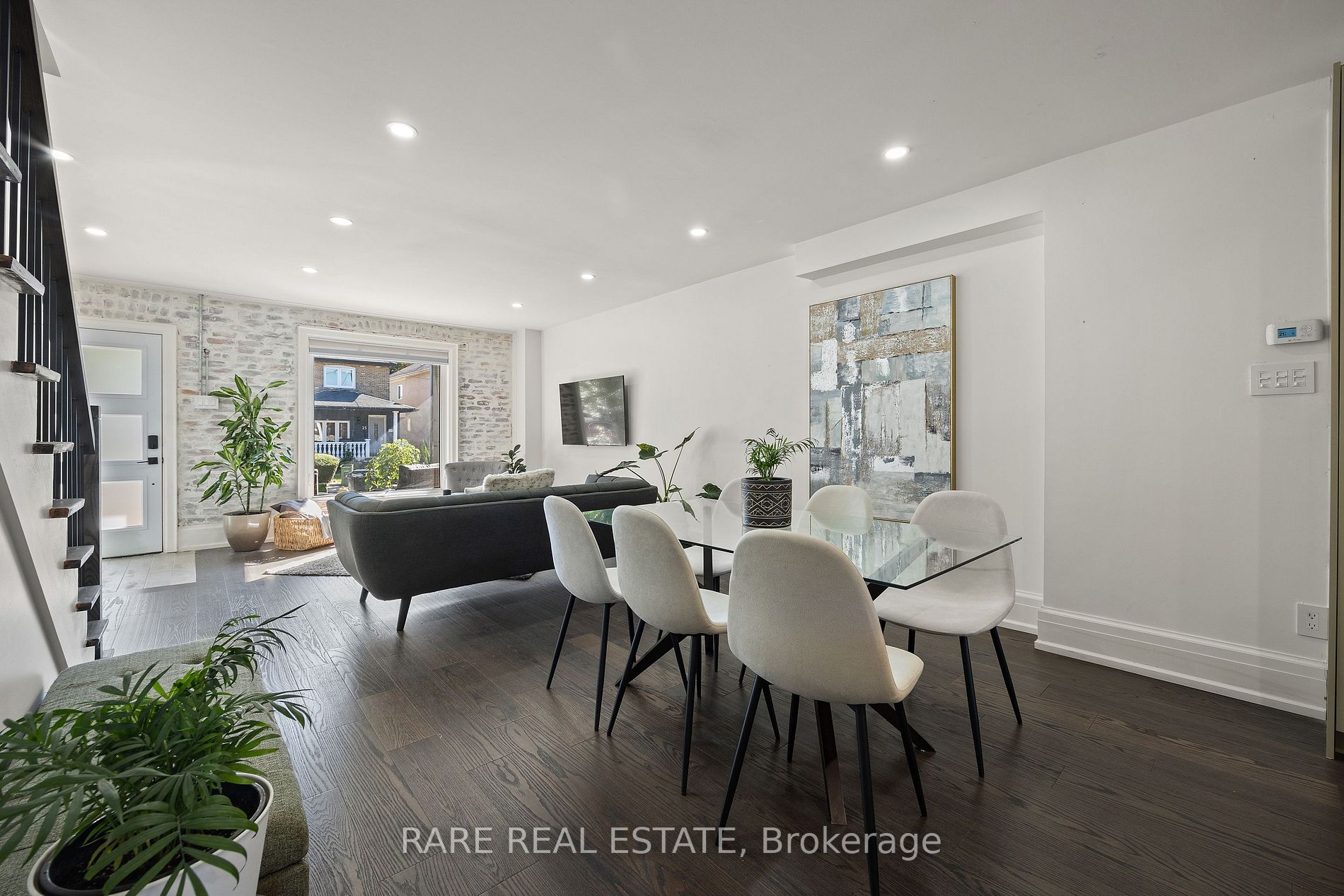 28 Guestville Ave