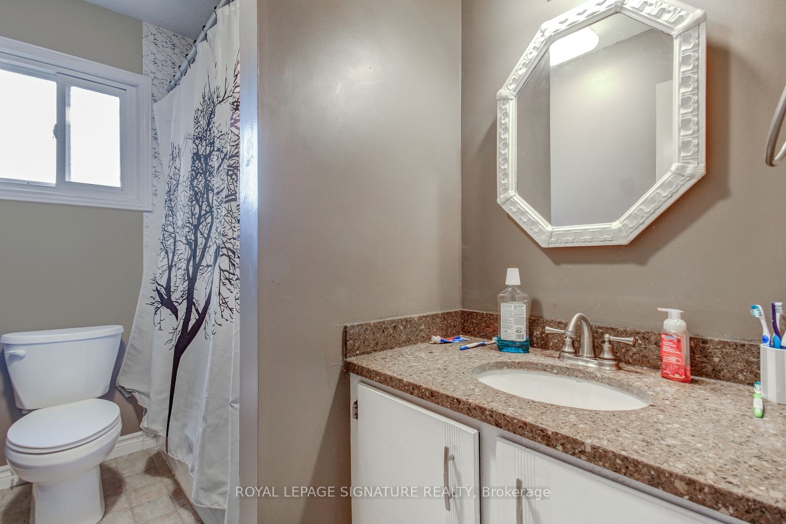 4188 Martlen Cres
