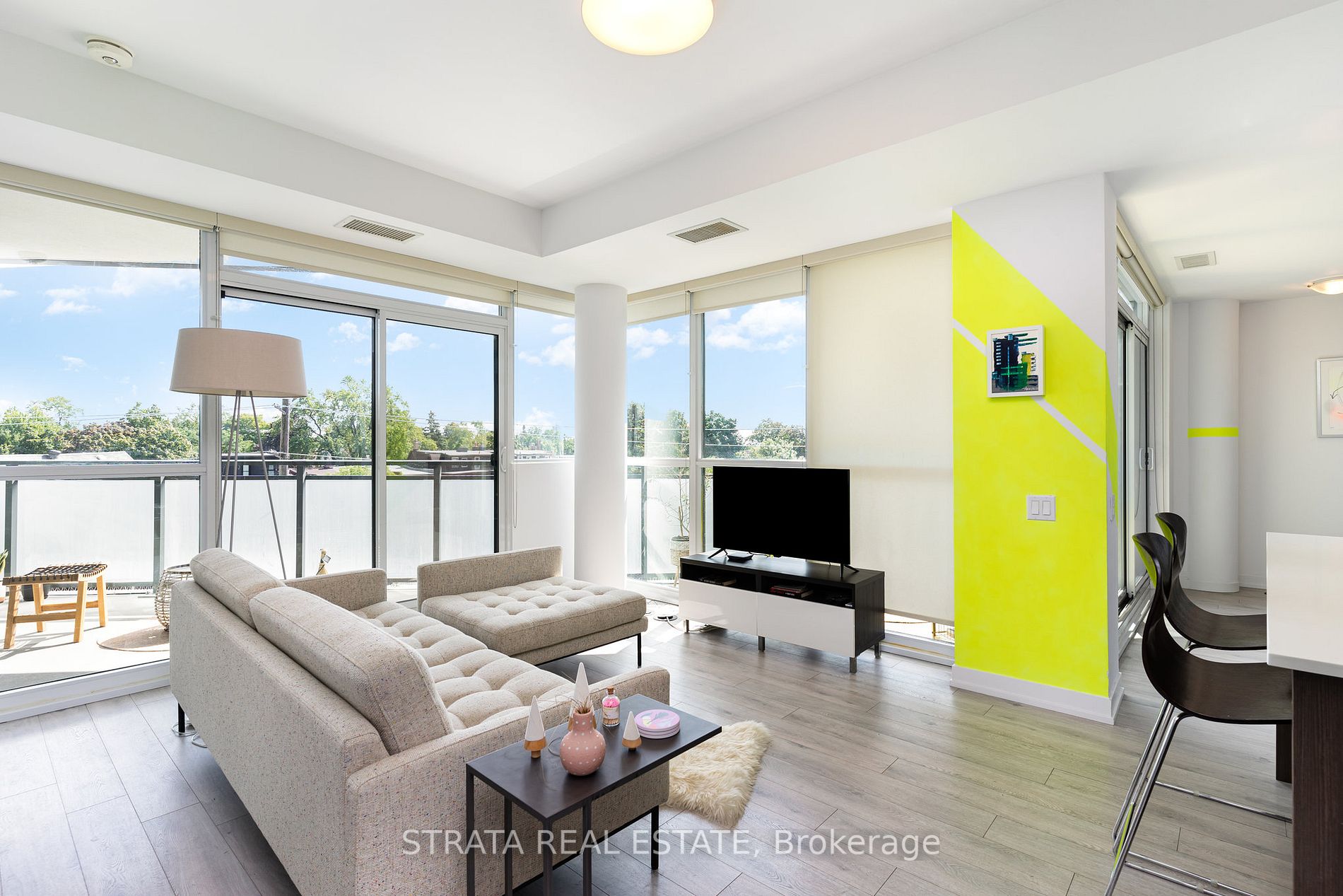 38 Howard Park Ave, #418