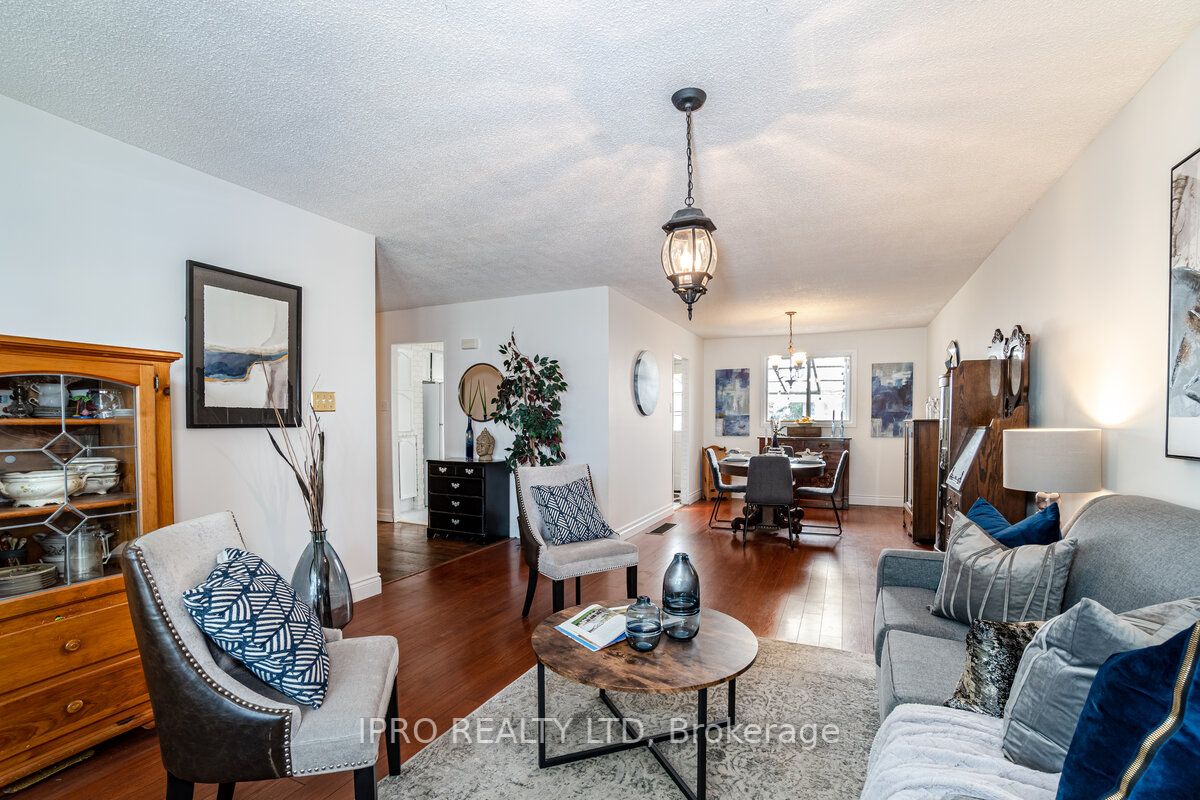 219 Rutherford Road N