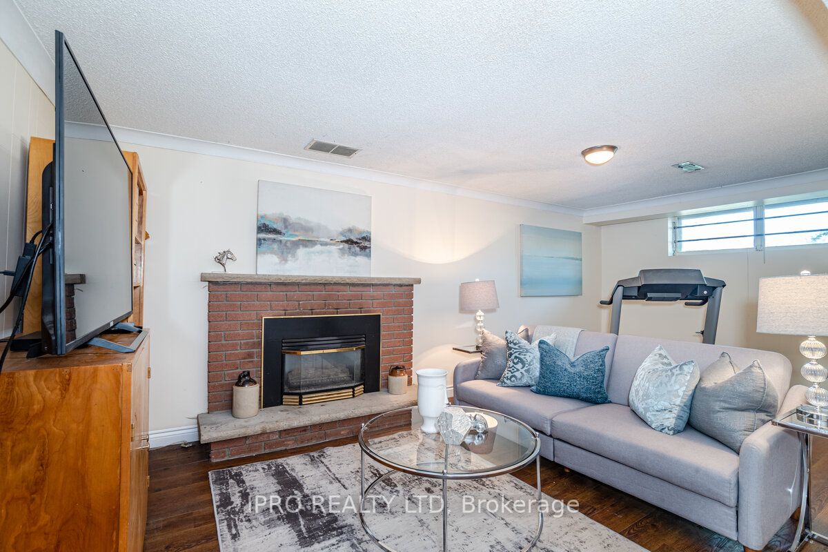 219 Rutherford Road N