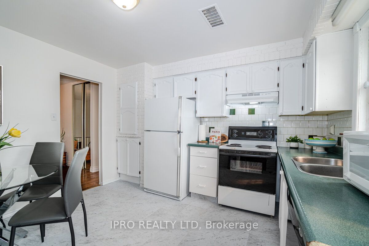 219 Rutherford Road N
