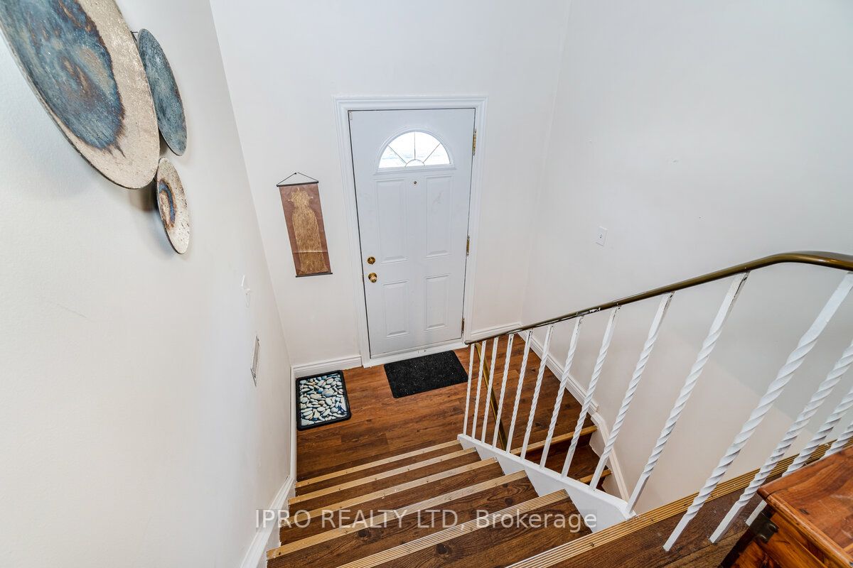 219 Rutherford Road N