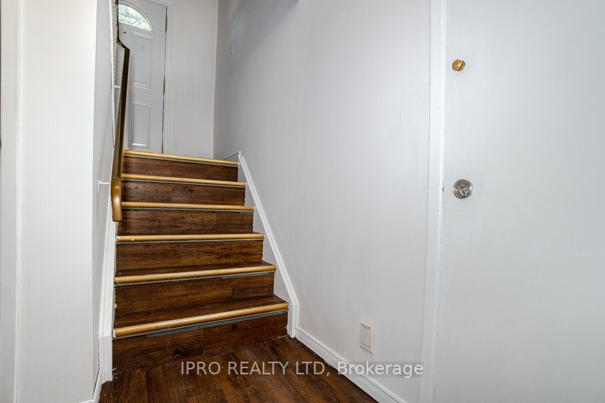 219 Rutherford Road N
