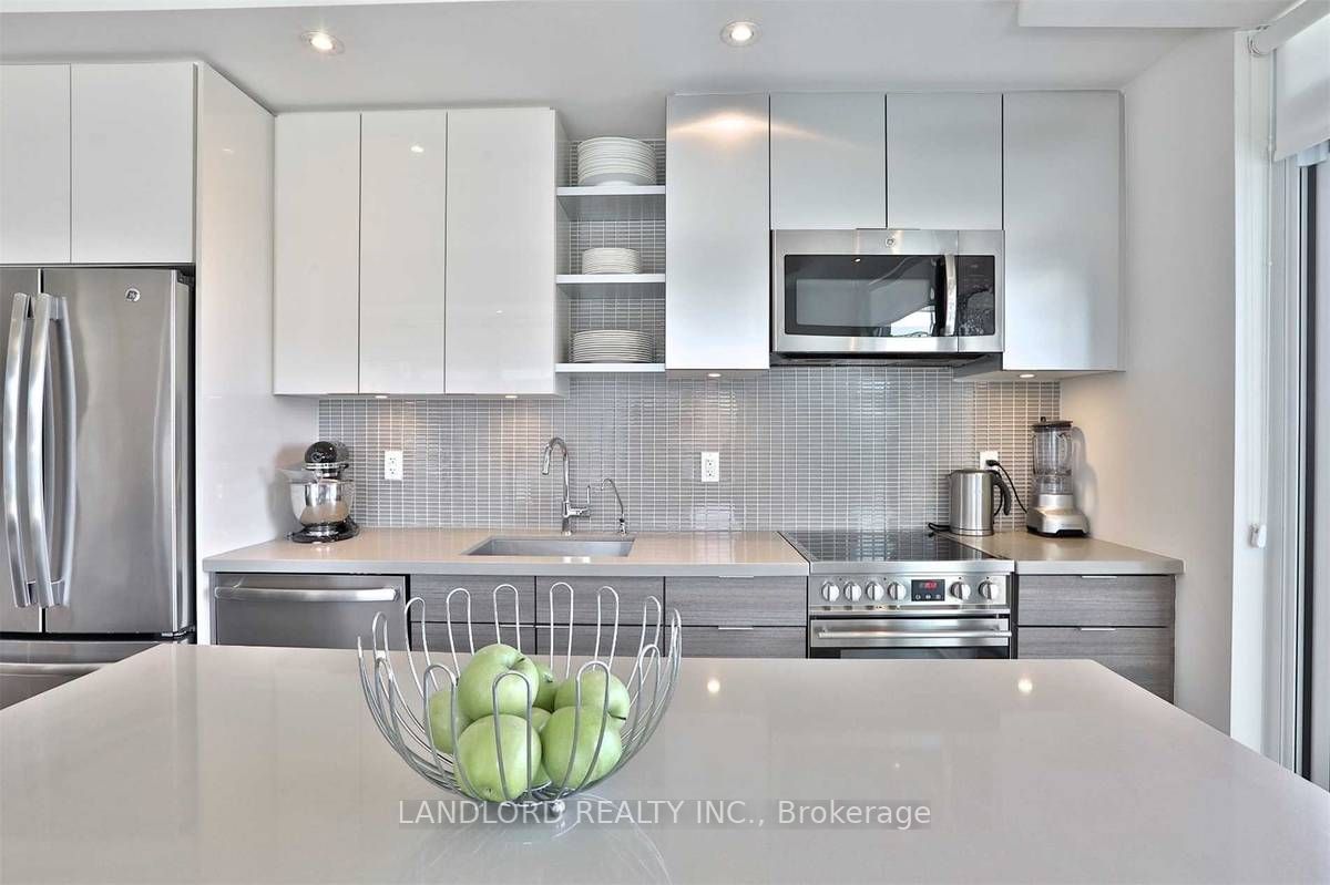 33 Shore Breeze Dr, #410