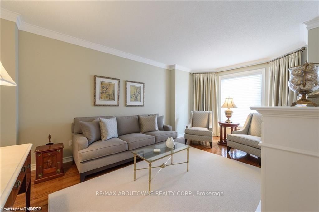 1487 The Links Dr
